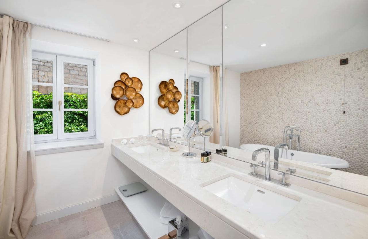 Hoeksuite met Balkon en Uitzicht op Zee